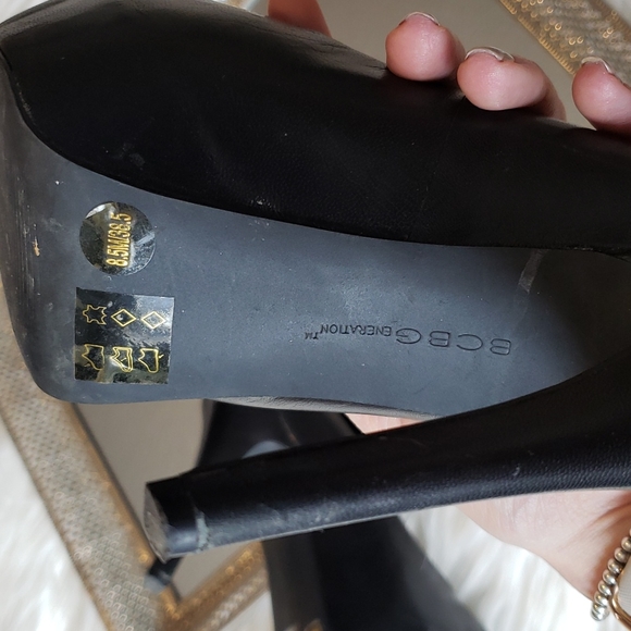 BCBGeneration black and silver leather platform pumps size 8.5 - Picture 5 of 11
